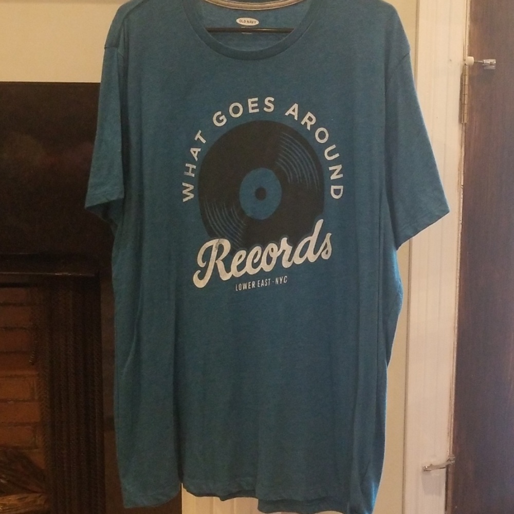 Old navy T-shirt